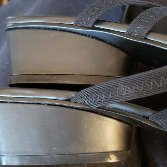 Carriage court black sandals, size 7 - Picture 7 of 8